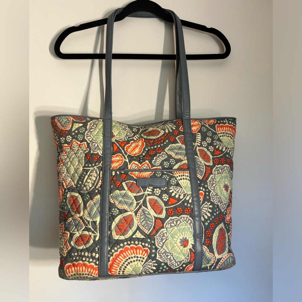 VERA BRADLEY NOMADIC FLORAL PATTERN GRAY (2016) QUILTED SHOULDER/TOTE BAG